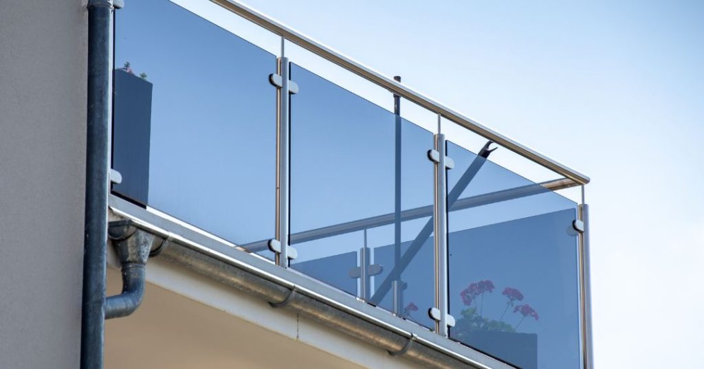 Guarda-corpo de vidro em Duque de Caxias